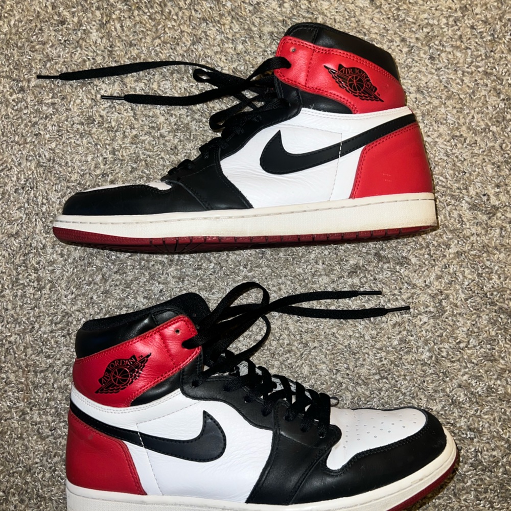 Jordan 1 “Black toe”